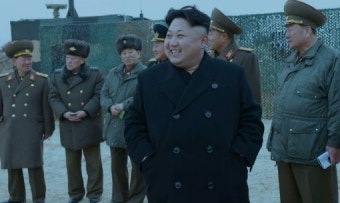 김정은, 여동생 김여정과 여군 포사격 훈련 참관