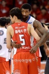 [포토]포웰, 김선형, 넌 정말 대단해~