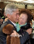 북한, 이산가족 상봉 조건 5·24 해제 요구해 논란…사람 갖고 장사하나