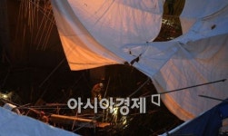 [포토]사당종합체육관, 실종자 12명 중 11명 구조