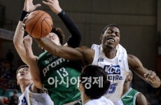 [포토]심스, 리바운드는 내가 가져간다