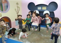 워터베드 등 놀이기구 갖춘 꿈나무영유아도서관 인기