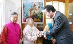 [포토]이낙연 전남도지사, 영광 옥당여자경로당 방문