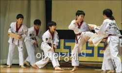 [포토]태권도 꿈나무들의 격파 시범