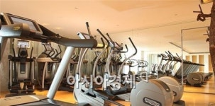 0.1% 사교장 호텔 휘트니스…불황에도 가격 천정부지