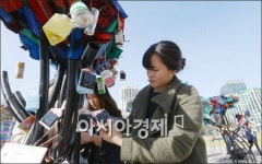 [포토]태양광반딧불 담은 이클레이 희망트리