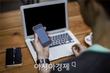 스마트폰이 불러온 질병, 거북목에 디지털치매까지 혹시 나도?