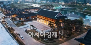 검박하고 단순한 아름다움…국내 최초 한옥 호텔 문연다