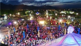 [포토]곡성 장미공원 야경인파 북적