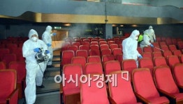 [포토]대학로 소극장 메르스 확산 방지 방역소독 실시