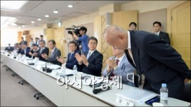 [포토]고개숙인 양진 평택성모병원 이사장