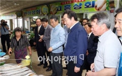 [포토]정종섭 행자부 장관, 보성시장 상인 격려