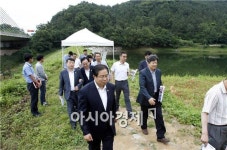 [포토]송광운 광주시 북구청장, 각화저수지 경관조성사업 설명회 개최