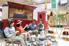[포토]“롯데월드몰에서 캠핑체험 즐기세요~”