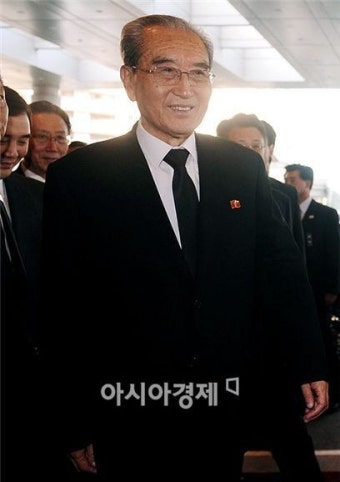 돌아온 '북한의 괴벨스' 김기남, 김정은 현지시찰 수행
