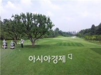 [뉴스카페] 휘슬링락 vs 트리니티 "한국의 명코스 전쟁"