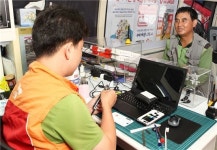 수리·요금문제 척척, 어르신 폰 해결사 우도에 떴다