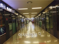 청계천복원10년…고가도로 아래 공구상가를 기억하시나요?
