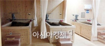장흥군, 편백이 ‘뜨끈뜨근’톱밥효소 찜질방 운영