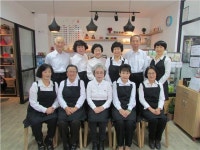 커피 뽑는 양천 실버 바리스타들