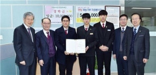 수원 수성고 416단원장학재단에 417만원 성금 전달