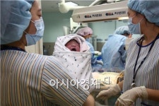 2016년 붉은 원숭이의 해 첫아기 탄생