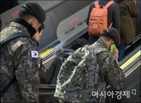 25사단보수대마트 | [포토]분주한 장병들
