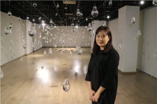투명하고 영롱한 빗방울…이색 유리 설치작품전