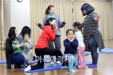 [포토]광주시 동구, 드림스타트 엄마랑 나랑 요가교실