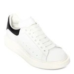 올 봄 흰 운동화가 뜬다…스니커즈에 명품 바람