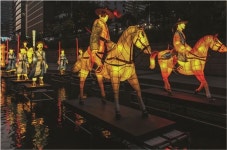 당현천 밝히는 등불 속 시간여행