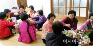 장흥군, 농번기 마을공동급식 가사부담 덜어