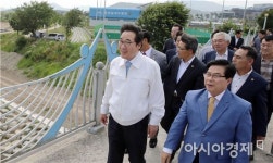 이낙연 전남도지사, 장성 황룡강 생태하천 복원사업 살펴