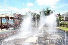 [포토]광주 동구, 남광주테마파크·산수바닥분수 가동