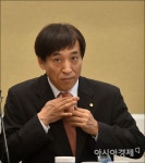 [포토]넥타이 바로메는 이주열 총재