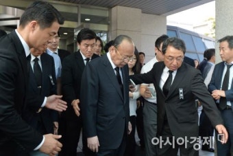 [포토]강태영 여사 빈소에서 나온 김승연 한화그룹 회장