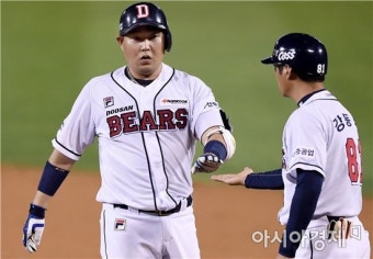 두산 양의지, 배트에 머리맞는 부상에도…25일 훈련 정상 참가