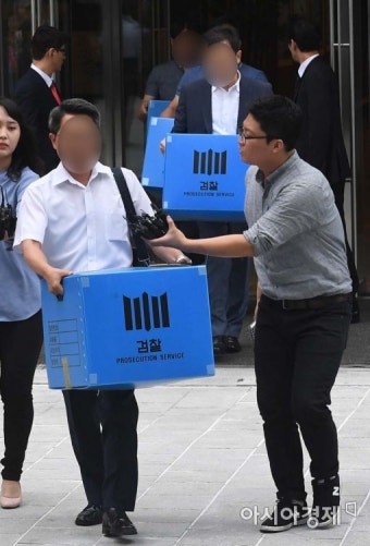 [포토]검찰, 이석수 감찰관 사무실 압수수색
