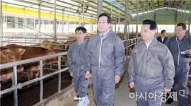 [포토]이낙연 전남지사,영암군 덕진면 성보축산 방문