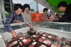 [포토]청계광장에서 맛있는 한우 고르자