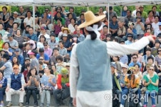 [포토]한옥마을에 울려 퍼진 우리 가락
