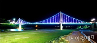 곡성의 명소‘섬진강 출렁다리’목욕재계 새 단장