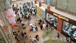 [세일페스타 르포]먹고 즐기며 쇼핑하고…쇼핑몰에 몰린 사람들