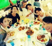 ‘달의 연인’ 이준기, 출연진과 식사 모습 공개…아이유 꽃이 피었습니다