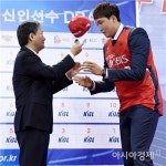 [포토]유재학 감독, 1R 1순위로 이종현 지명