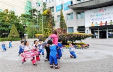 [포토]동대문구청 광장 국화 종이학 꽃 피어