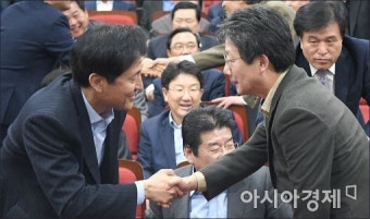 [포토]인사 나누는 오세훈·유승민