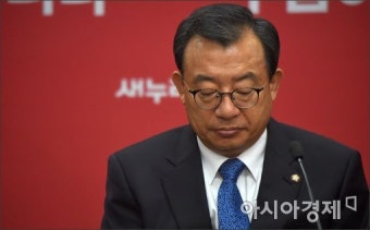 [포토]고개숙인 이정현 대표