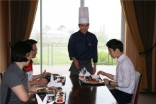 골프장으로 몰리는 셰프들, 이유는