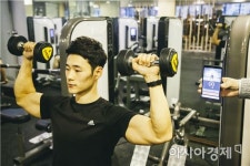 [체험기]내 손안에 헬스 코치 네오핏…숫자 세주고 자세 지적